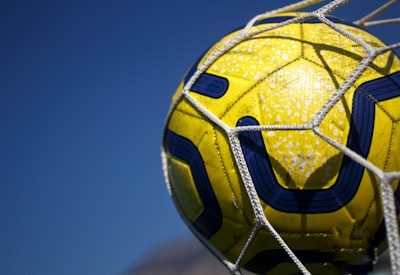 مباراة توتنهام وليفربول الآنمواجهة نارية في الدوري الإنجليزي الممتاز